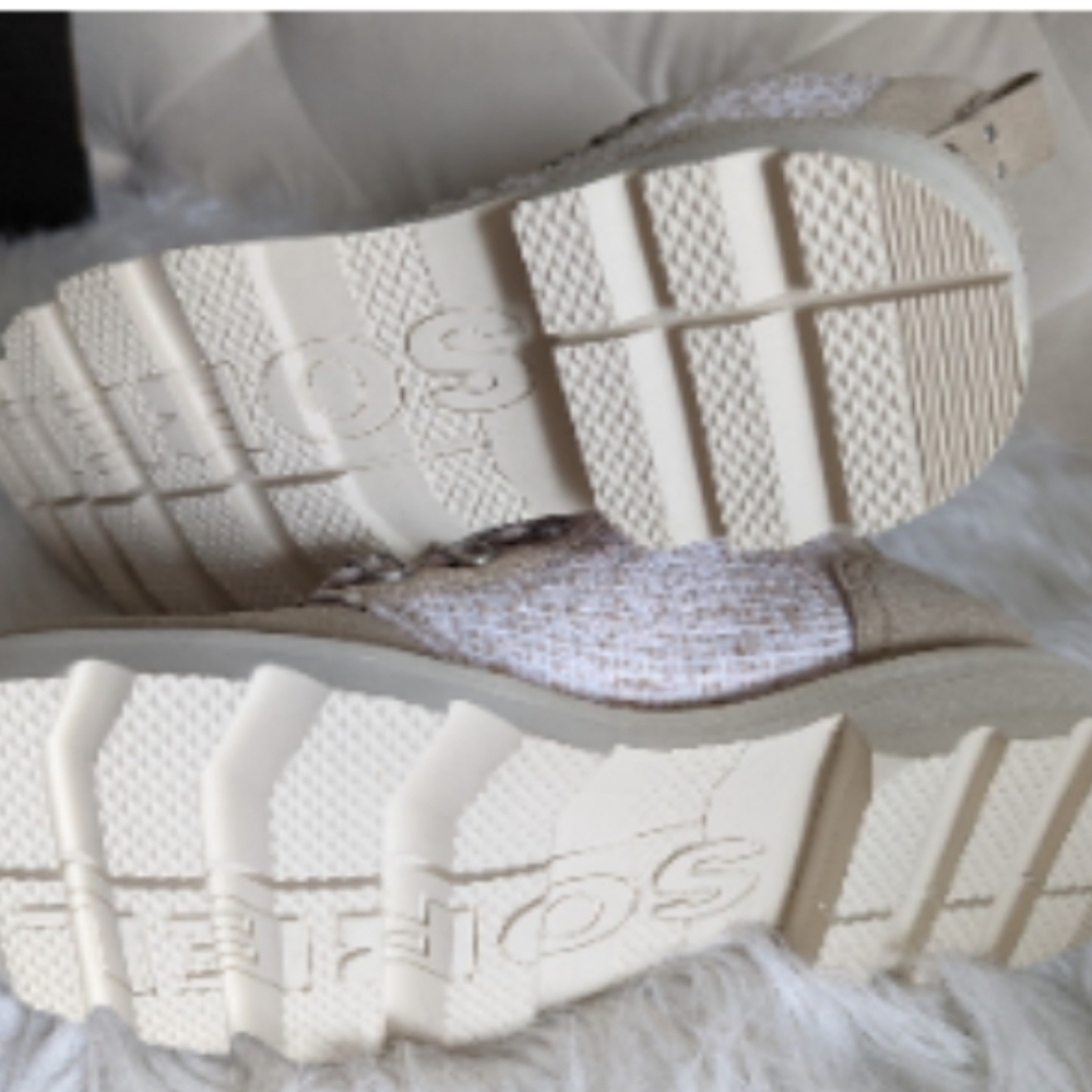 Sorel Boots - Picture 9 of 16